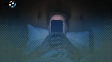 دراسة تكشف خطر تصفح الهاتف ليلاً على الصحة النفسية والأفكار الانتحارية